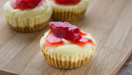 Mini Strawberry Cheesecakes 